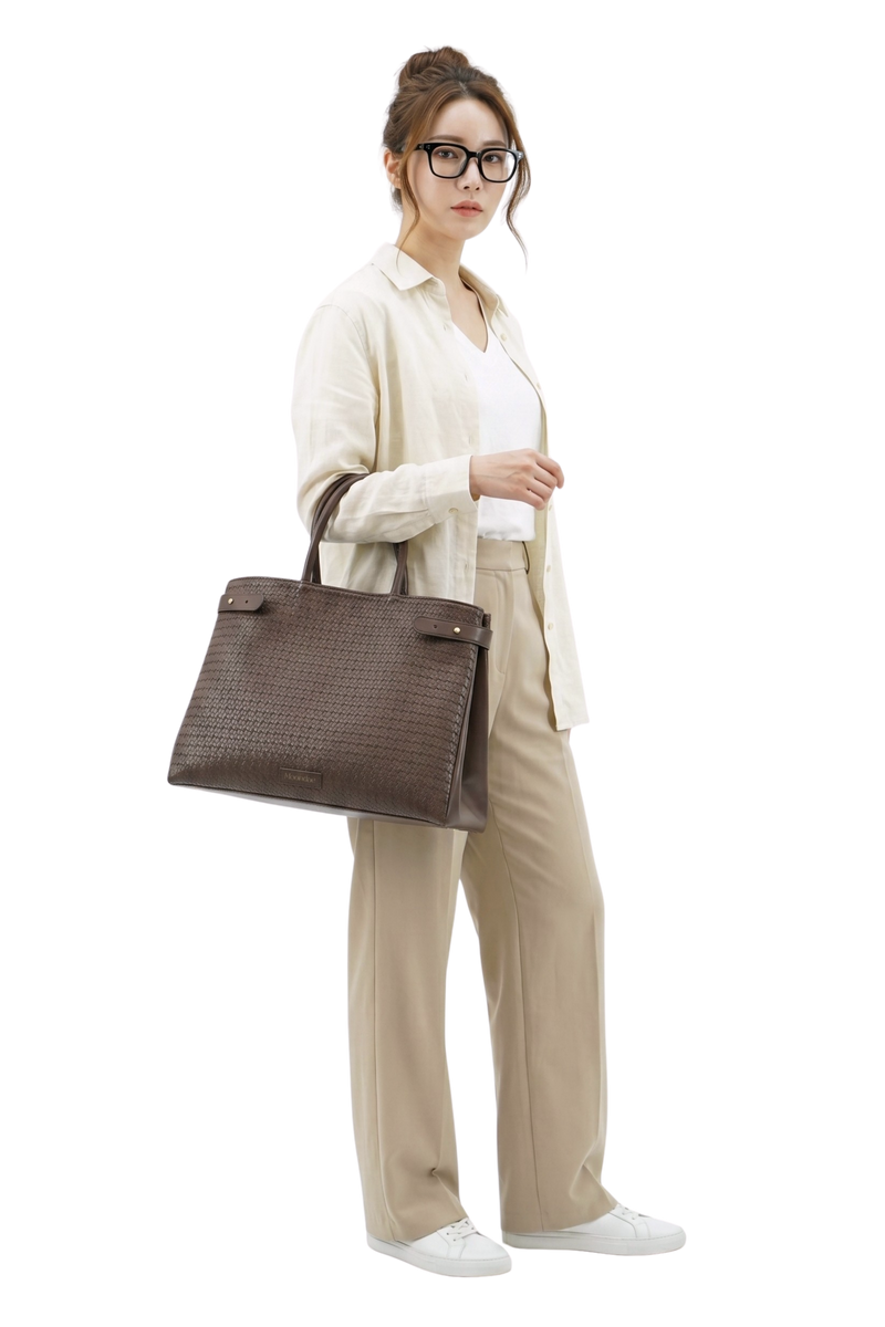 Moondae bag on beige